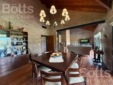 Casa 5 ambientes con 3 baños