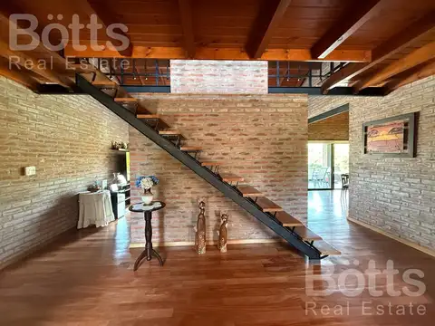 Casa 5 ambientes con 2 baños