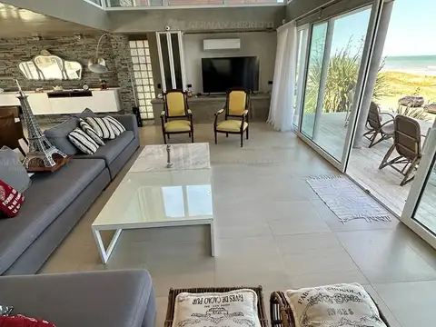 Casa 6 ambientes con 7 baños