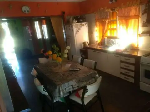 Casa 4 ambientes con 2 baños