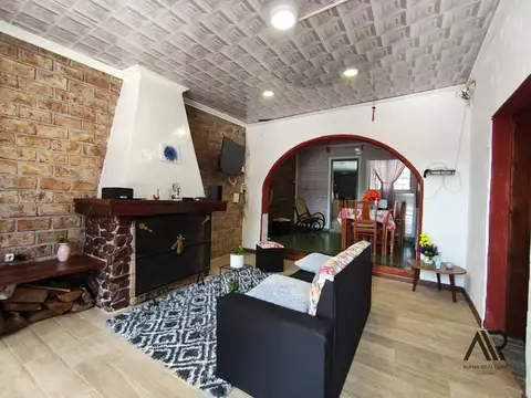 Casa en venta  2 Dormitorios con cochera en Villa del Cerro