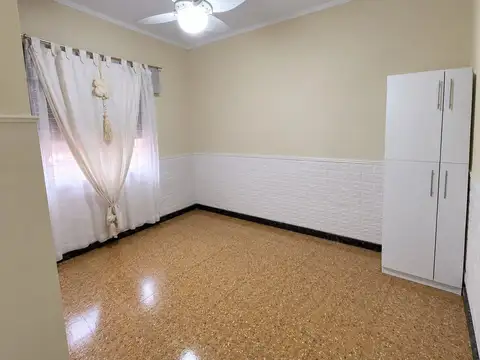 Casa 4 ambientes con 1 baño