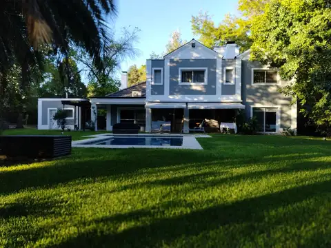Casa 6 ambientes con 4 baños