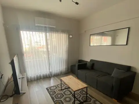 Departamento con balcón y parrilla en Av. Cabildo y Monroe