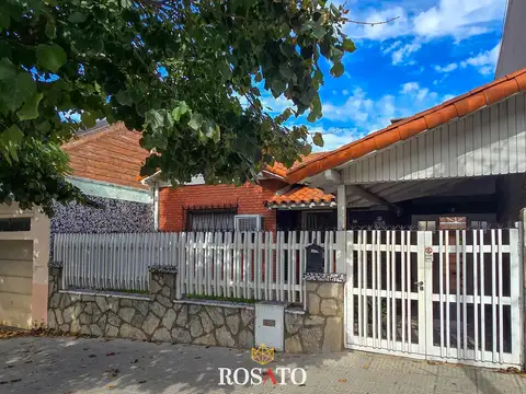 Venta casa 4 ambientes con garaje, patio y parrilla en Villa Lugano