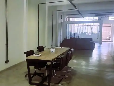 Venta local en pleno foco comercial  sobre Av. en  Liniers
