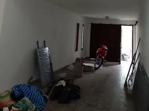 Casa 6 ambientes con 2 baños