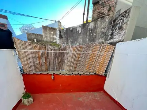 Depto Tipo Casa 2 ambientes con 1 baño