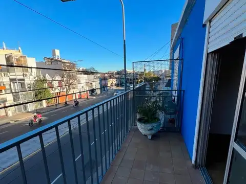 Alquiler PH 2 ambientes al frente, patio en Parque Patricios