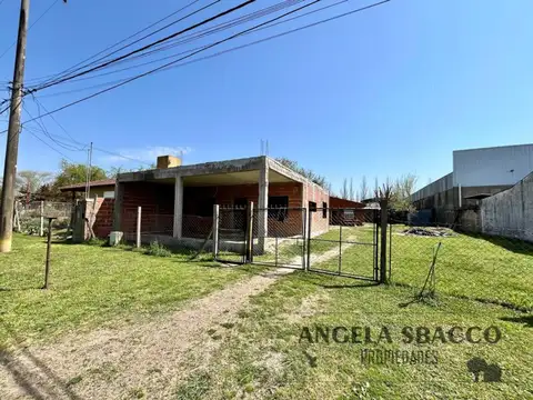 Casa 5 ambientes con 2 baños