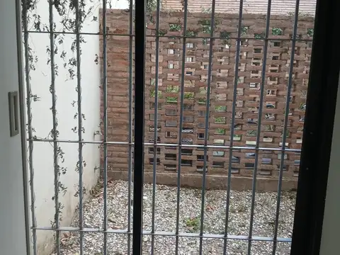 Suipacha 1121 , Piso 0