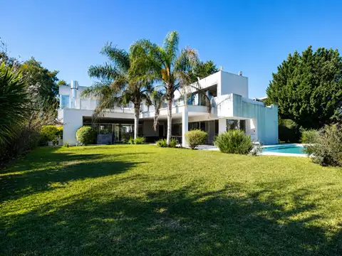 Casa en Venta con 8 cocheras