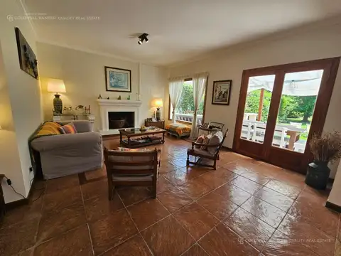 Casa 5 ambientes con 3 baños