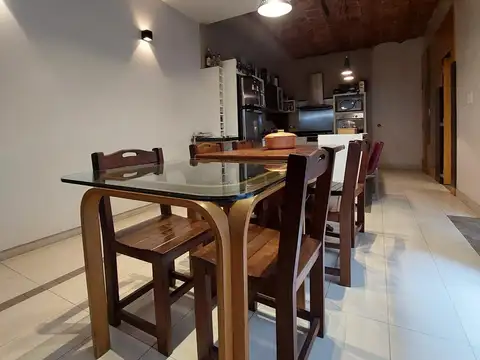 Antigua casa reciclada en venta.