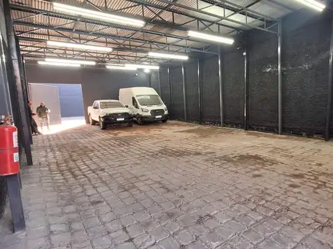 Alquiler Galpón de 170 m2 cub.Sobre Av. Libertador