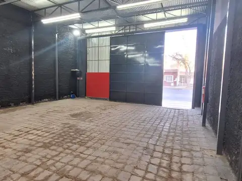Alquiler Galpón de 170 m2 cub.Sobre Av. Libertador