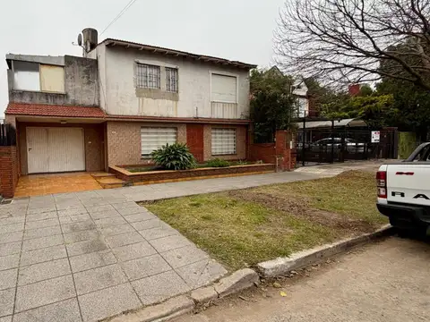 CASA 6 AMBIENTES VENTA LOMAS DE ZAMORA