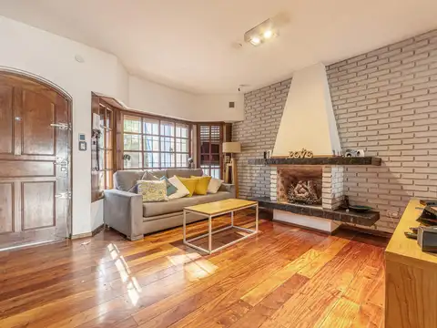 Casa 6 ambientes con 2 baños