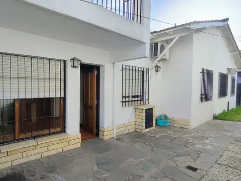 Depto Tipo Casa en Alquiler de 2 dormitorios