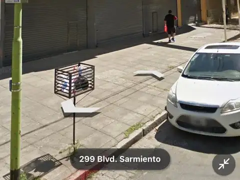 Av. Sarmiento 300