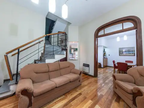 Casa 6 ambientes con 2 baños