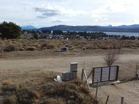 Venta Lote con vista al lago en Barrancas de Dina Huapi – 1.219 m²