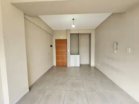 Alquilo departamento 2 ambientes con cochera Tapiales