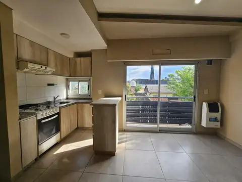 Alquilo departamento 2 ambientes con cochera Tapiales