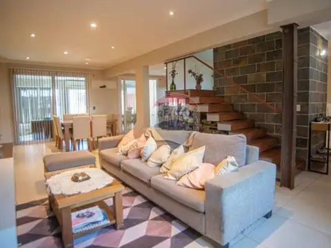 VENTA CASA 4 AMB EN OLIVOS CON PILETA