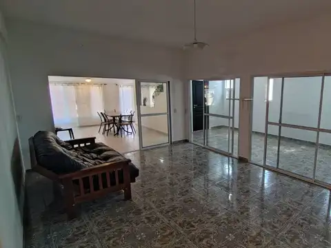 Depto Tipo Casa 4 ambientes con 2 baños
