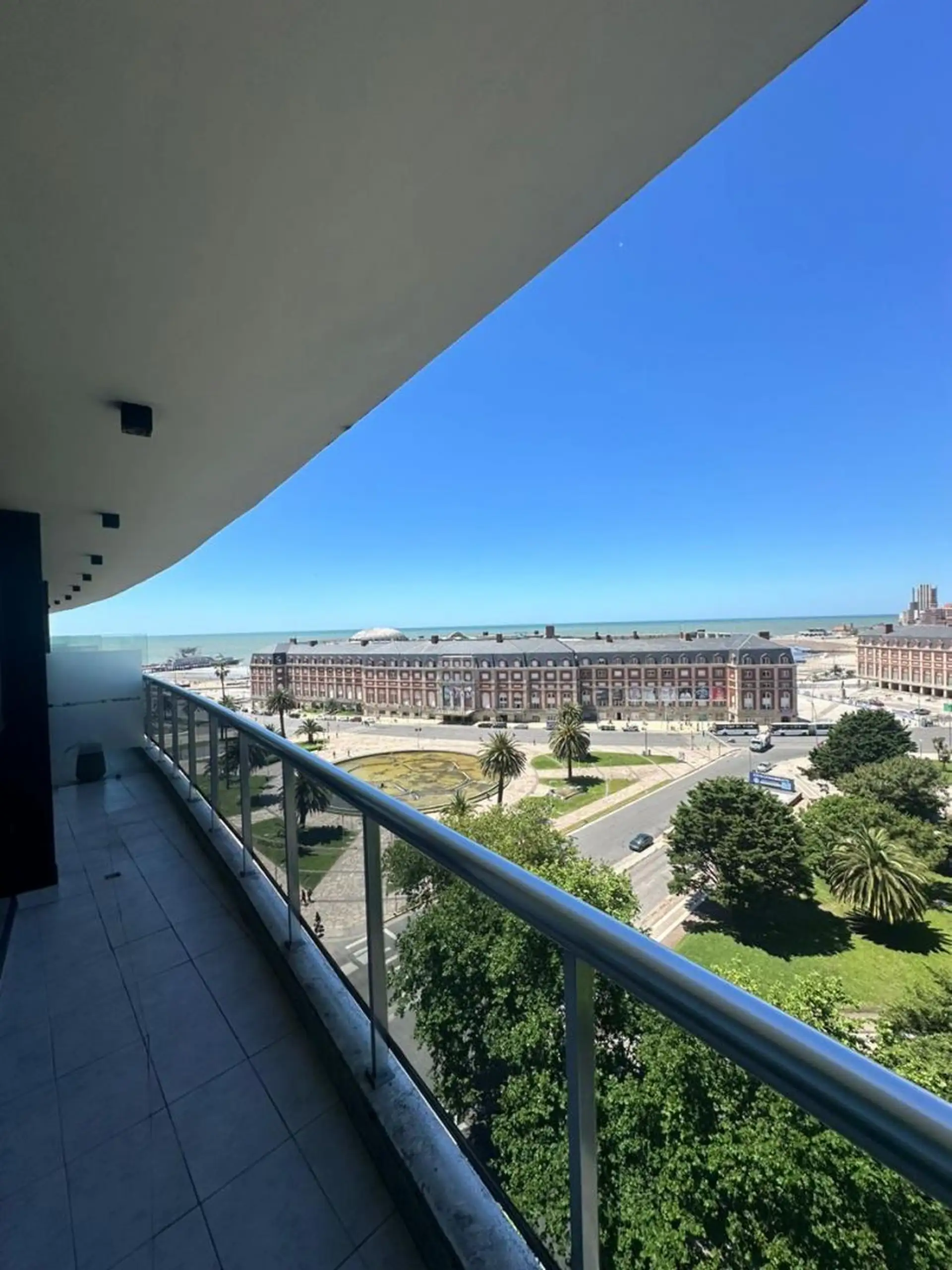 2 AMB a estrenar, vista plena al mar y plaza Colon