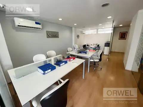 Excelente Oficina Oro y Cerviño - Super Luminosa - 2 Cocheras