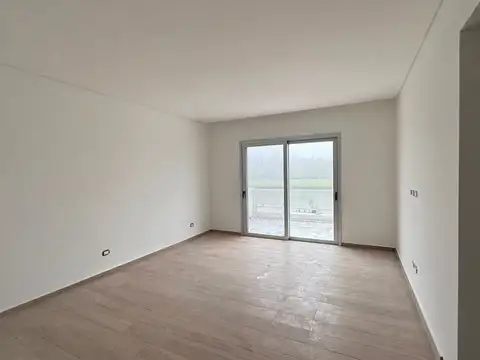 VENTA Casa 6 ambientes - SAN JUAN-Al Río Luján