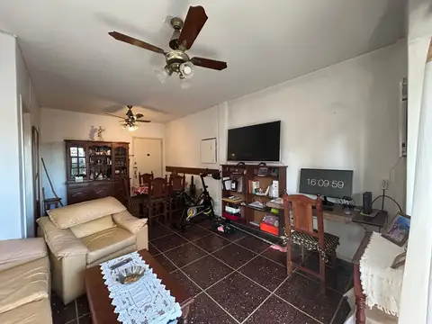 En Venta Departamento de 3 ambientes al frente con balcón corrido Villa Gral Mitre Departamento en