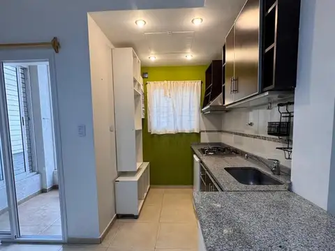 Departamento en planta baja con patio en villa luzuriaga
