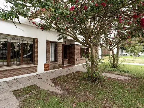VENTA CASA 5 AMBIENTES CAISAMAR 