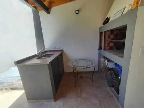 VENTA CASA A 5 AMBIENTES EN LOMAS DEL MIRADOR