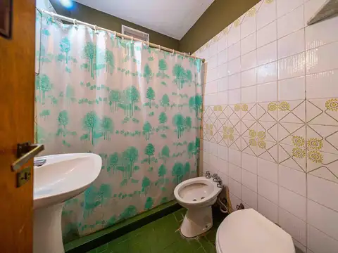 Casa 5 ambientes con 2 baños