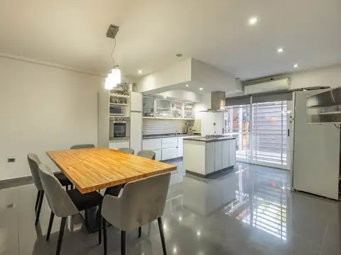 Depto Tipo Casa en Venta en Lomas De Zamora, USD 135.000