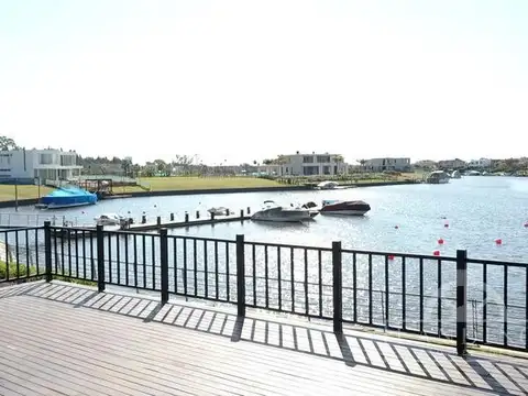 Lote en Barrio Náutico Albanueva