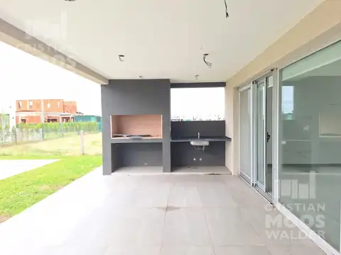 Casa 6 ambientes con 3 baños