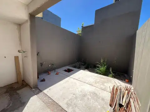 DÚPLEX de CUATRO AMBIENTES en Villa BALLESTER