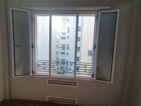 Billinghurst 1700 3 Amb para refaccionar con balcon , luminoso