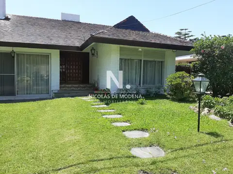 CHALET TRES DORMITORIOS , DOS BAÑOS , DORMITORIO Y BAÑO DE SERVICIO