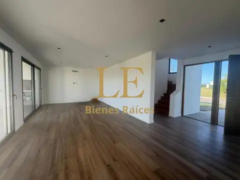 Casa 5 ambientes con 5 baños