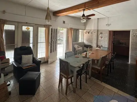 VENTA CASA AL FRENTE EN GARAY 3000-ROSARIO