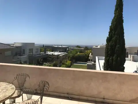 Casa 4 ambientes con 4 baños