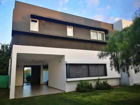 Casa en Alquiler 3 dor  2 baños Valle Escondido