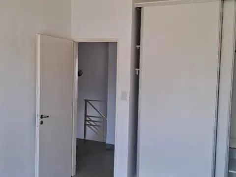 Amplio duplex 2 dormitorios, cochera, patio