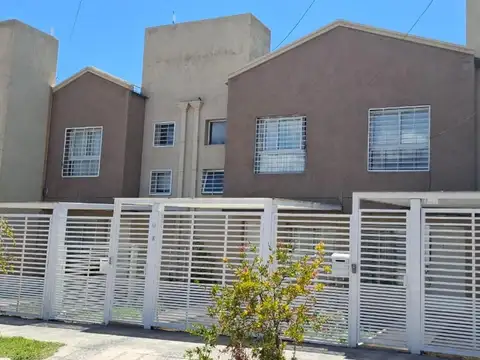 Amplio duplex 2 dormitorios, cochera, patio